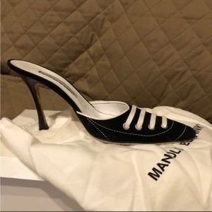 Authentic Denim Manolo Blahnik Pointed Toe Heel